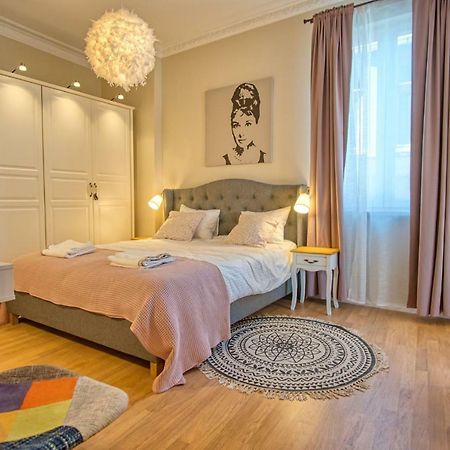 Apartment Audrey By Sofiaspot - Central, Metro To Airport ภายนอก รูปภาพ